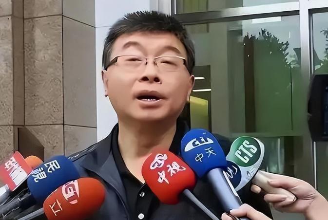 谈两岸统一的会，为何偏偏选在新疆？邱毅一句话点破玄机！9月11日，第六届“携