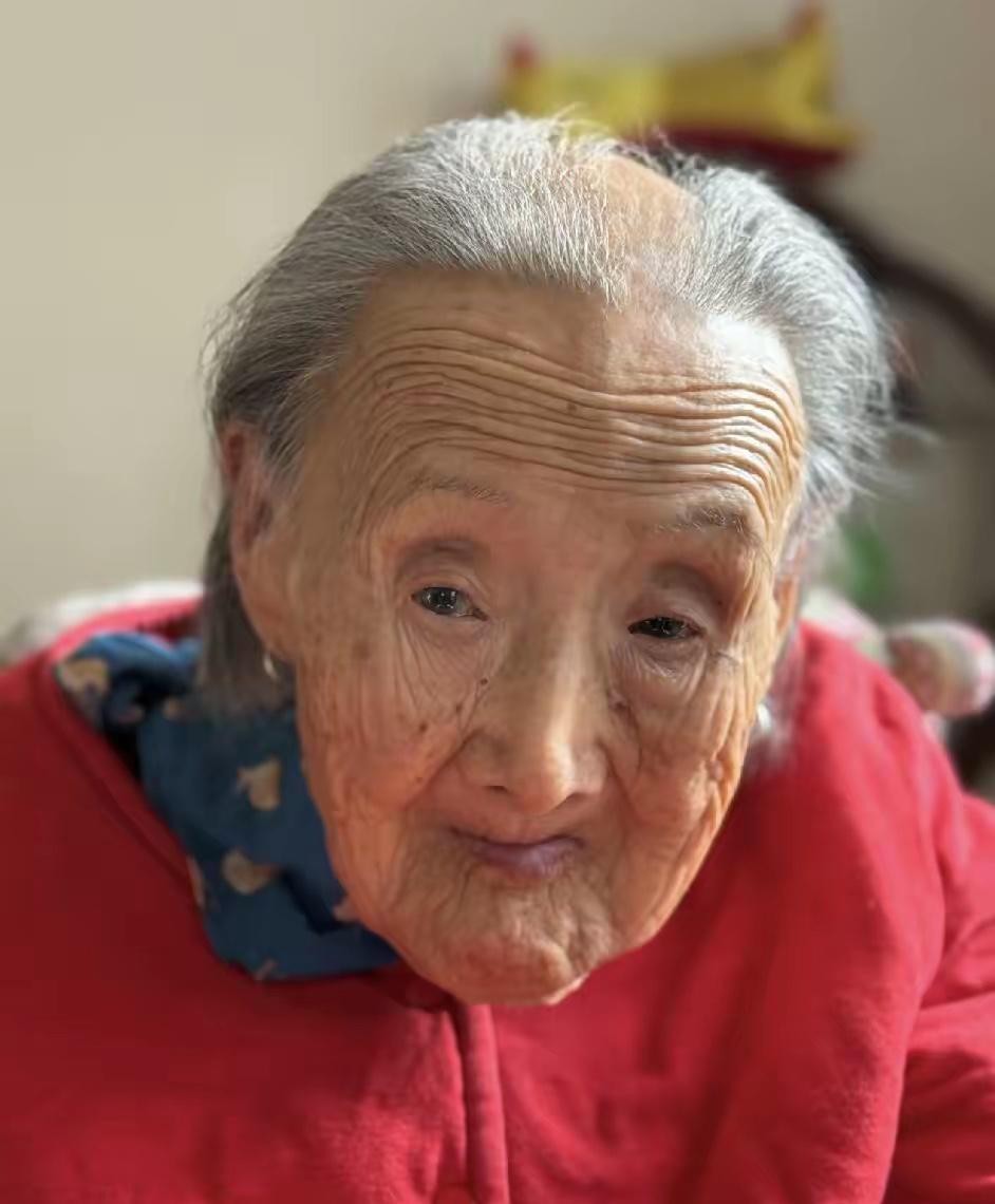 103岁太奶奶，8个子女全部离世，孙媳毅然接回家赡养太奶奶今年已经103岁高