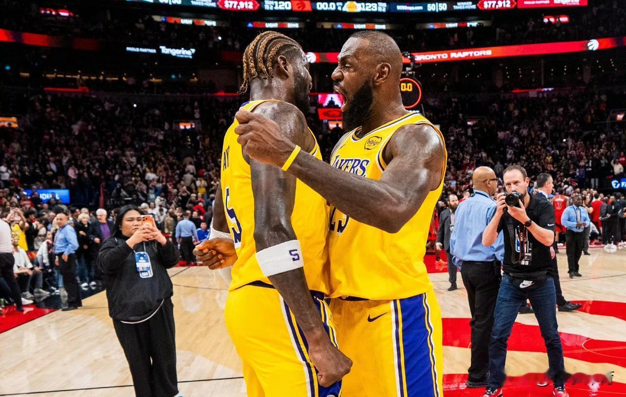 你知道吗？湖人更衣室的火药味，不是球员拍桌子对骂，而是东契奇的经纪人达菲，在洛