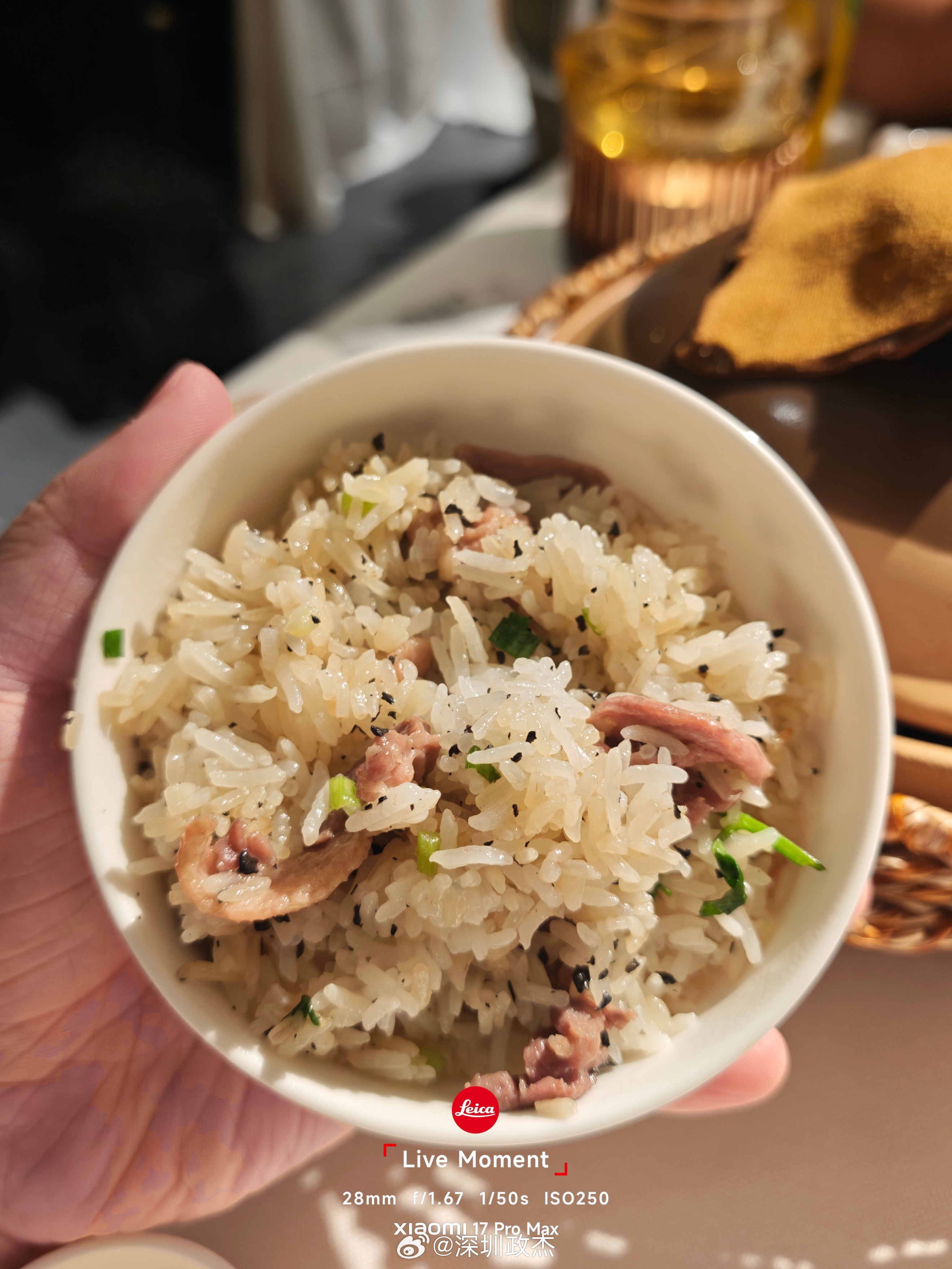 喜上鸽，大鸽饭的平替版，性价比很高。乳鸽很好吃，汁水很足，乳鸽不知道涂了什么香料