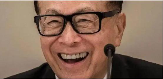 大家都以为李嘉诚在英国赔惨了，结果人家是赚了两倍才走的，真正亏的是那些接盘侠。