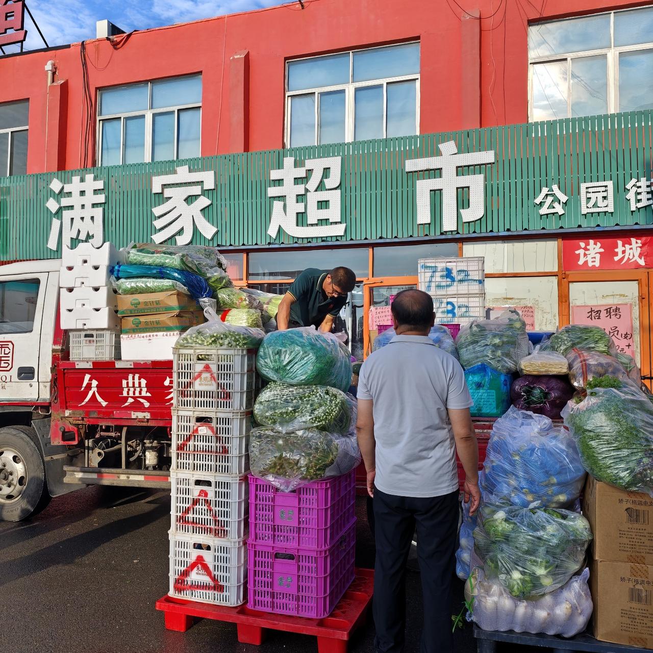 一早来了到樱花街上的，因为到的时间稍早，店门虽然开了，但送菜的车刚到