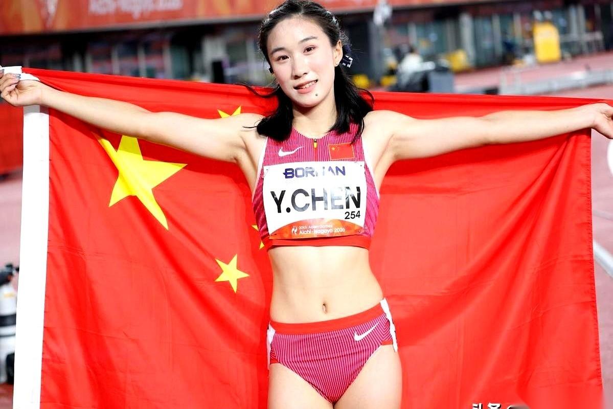 17岁的高三学生陈妤颉在亚运会上拿下了3金1银。带着这些奖牌，她现在得同时面对
