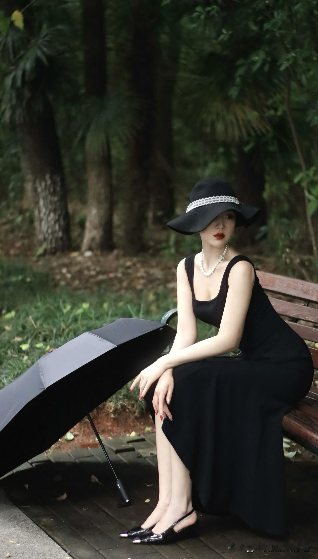 黑白配色赫本风时尚赫本赫本照片赫本照赫本黑裙子赫本黑经典赫本拼接小黑