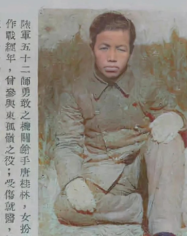 1938年，一个护士正要解开一个小战士的裤子，却被对方死死捂住，哭的怎么说都不让