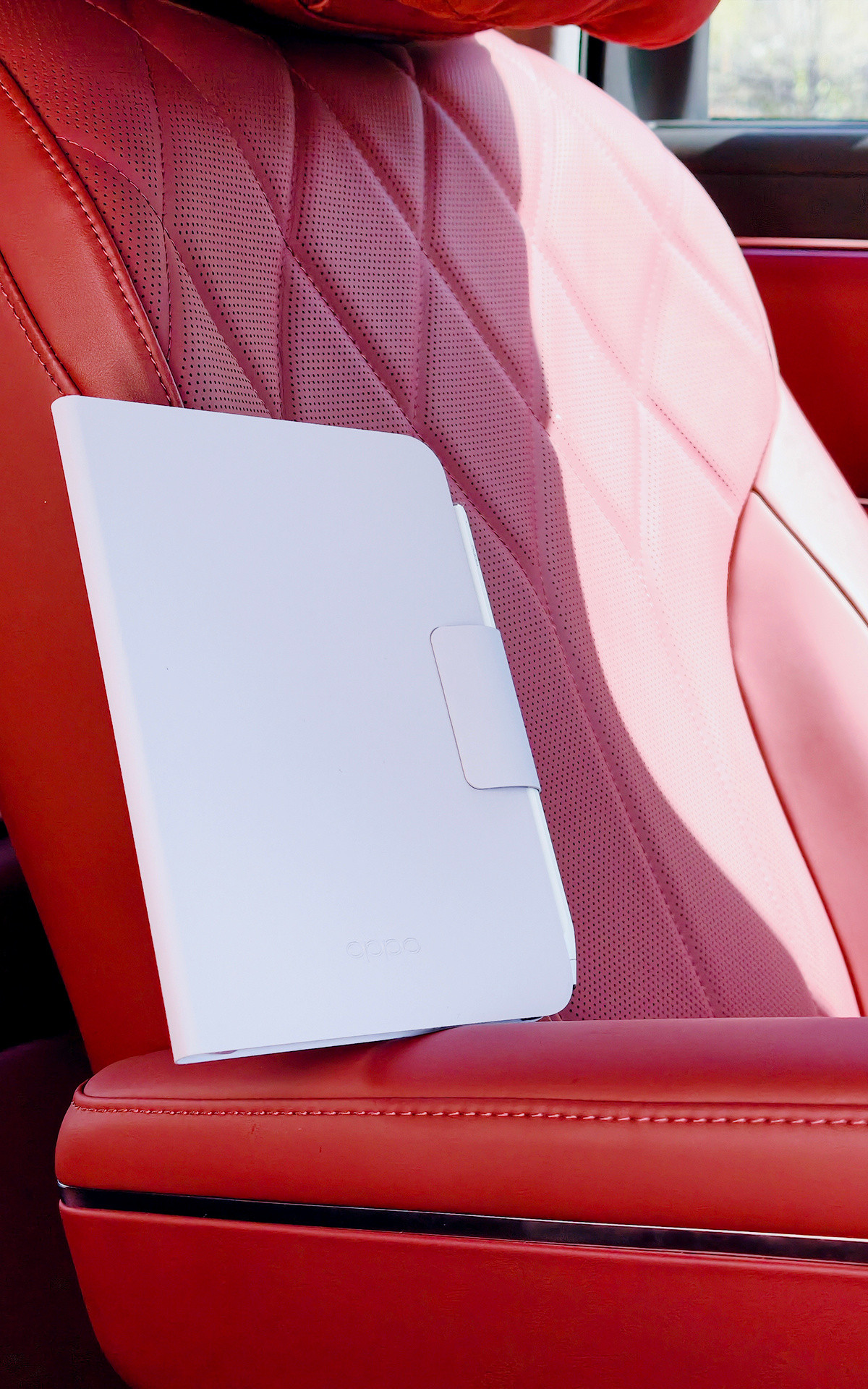 OPPOPadMiniOPPO即将发布的款Pad，巴掌大的尺寸，非常轻薄