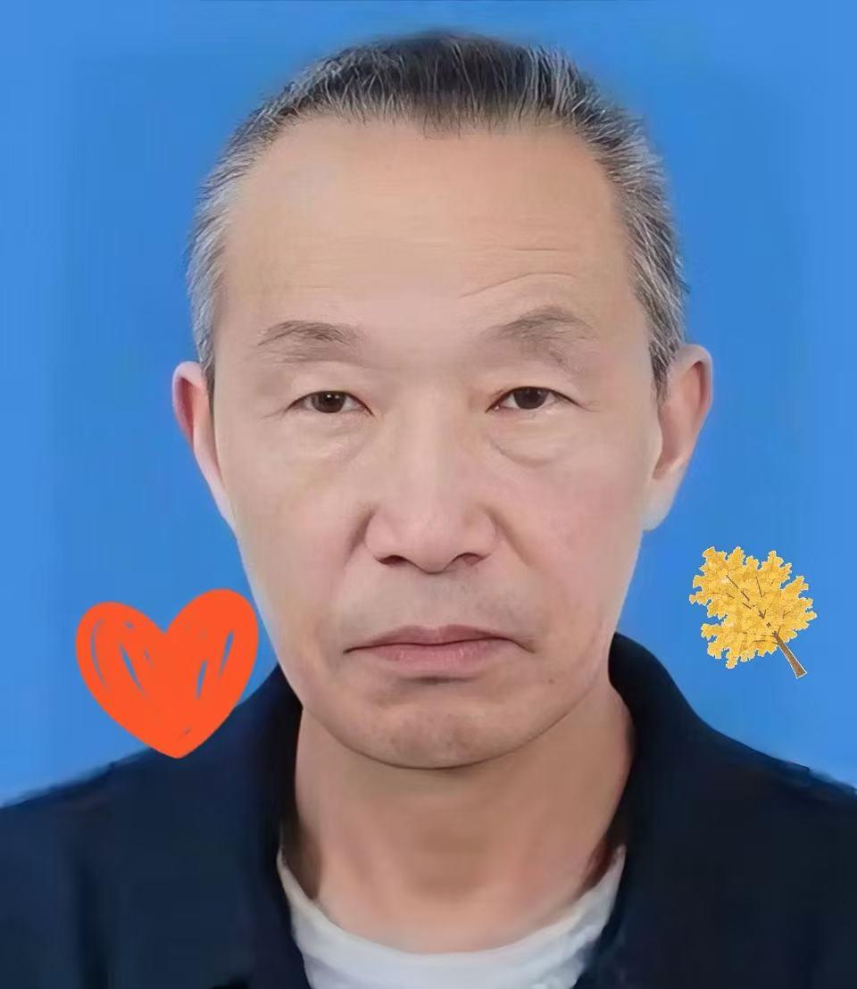 深圳罗湖东门中路，一个69岁做保洁的老头，看见有人拿两把刀追砍一个上学的女学生，