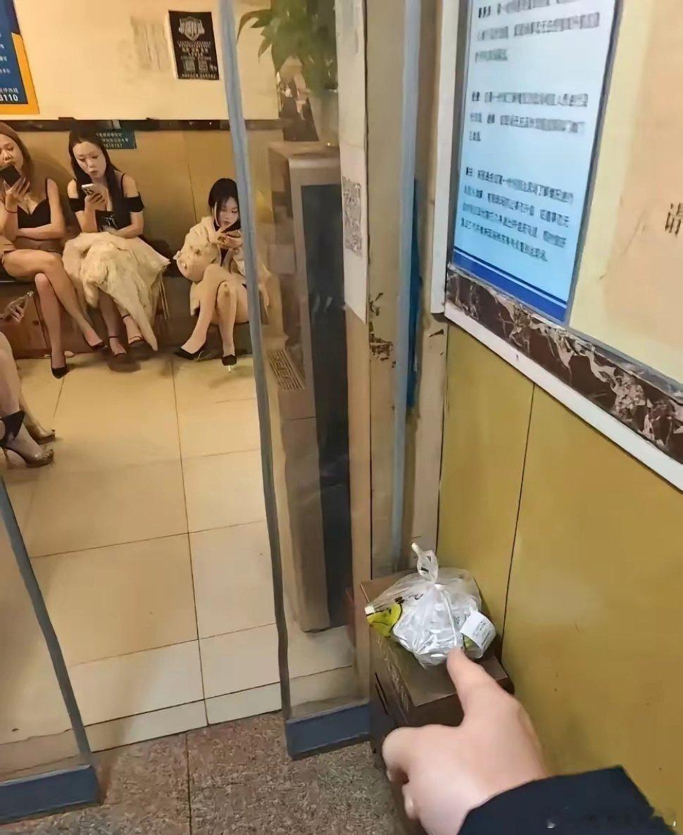 外卖送到了，我就不进去了。