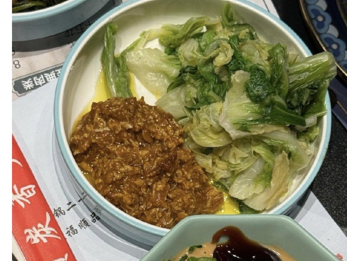 不是很懂！广场上老有东北人说吃冻白菜？我也是东北人，真心没吃过，坐标沈阳，白菜冻