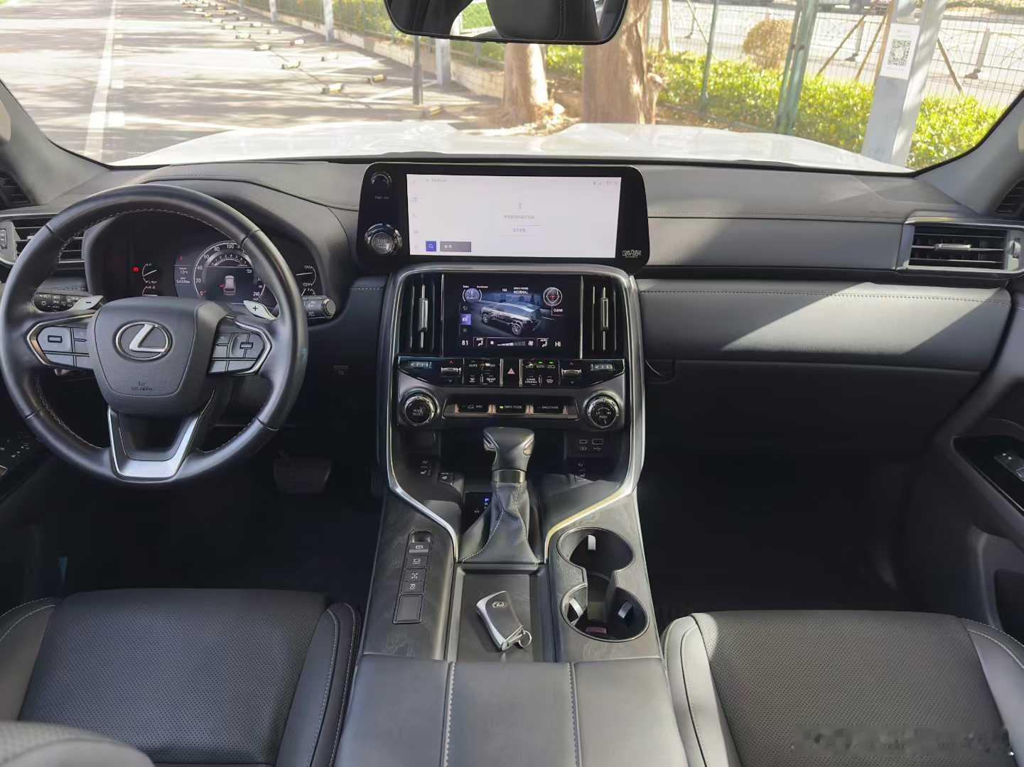 雷克萨斯LX600，23年07月美规，七座高配版本，54300公里，无越野史…