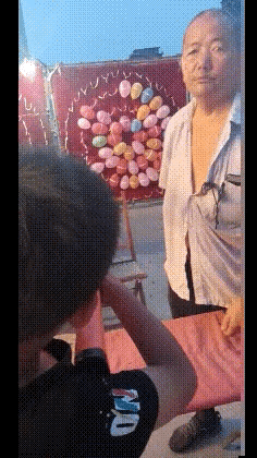 大叔：你在我面前就是弟弟。