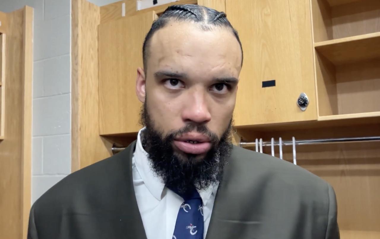 还是狄龙敢说，他认为裁判判罚太离谱，必须要给他们一个解释。上午结束的一场焦点