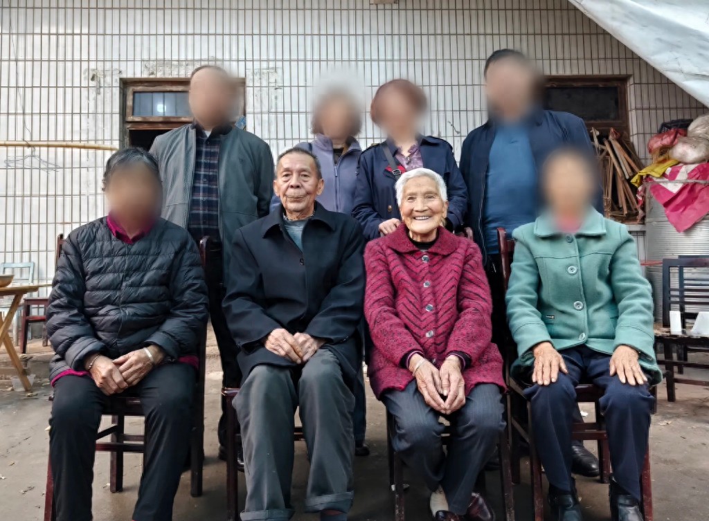 一张8人“全家福”4人遇难
