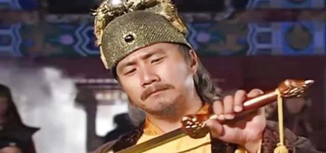公元1394年，朱元璋宴请群臣，却见傅友德什么也没吃，便说道：“把你儿子召来吧！