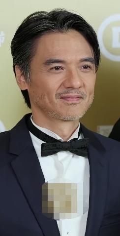 我真的非常佩服冯德伦，天王巨星黎明都没有勇气去娶舒淇，他却二话不说把舒淇娶进门了