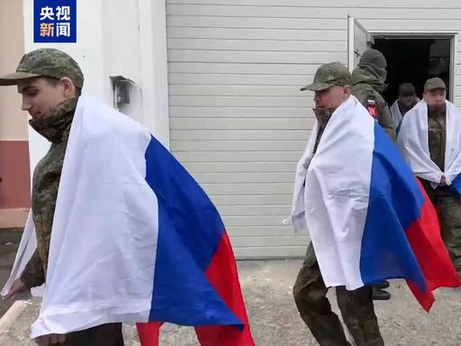 4月11号，俄乌双方握手，互换了175名战俘。但俄罗斯放回来的这175个兵，一个