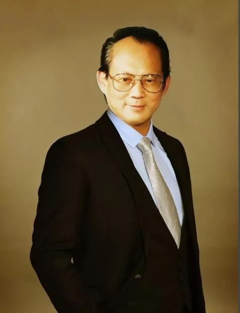 “美国条件更好，带着你的孩子移民美国吧！”这是我国医学专家吴天一前往美国与家人团