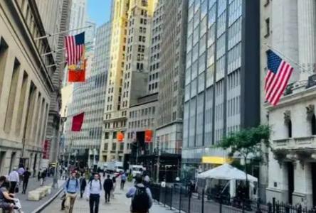 人民币在SWIFT里的份额跌了，华尔街那帮大佬却急得像热锅上的蚂蚁——这