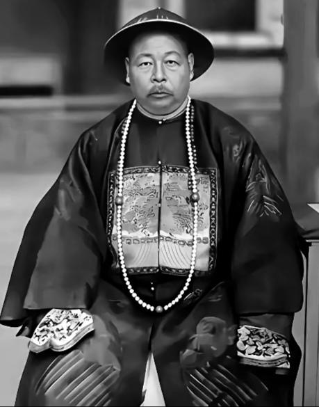 左宗棠这倔老头，家里规矩比军法还严。一妻三妾，他死活不进小老婆房门。逢年过节