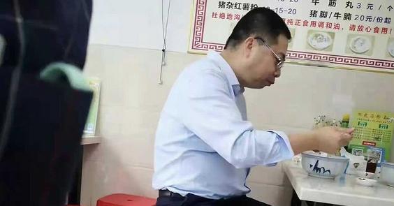 曾经的千亿富豪！还记得他吗？当年，他可是名震一时。因为收购万科，和王石硬