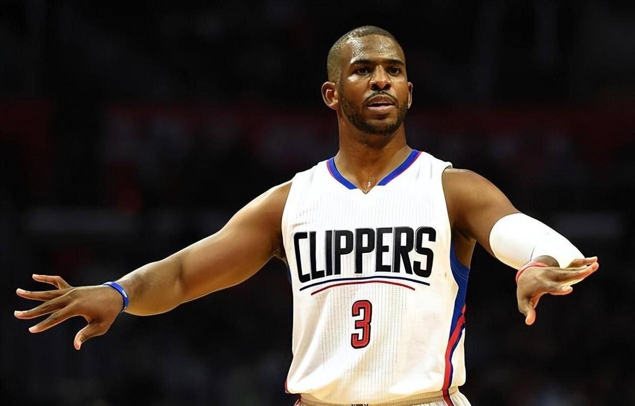 最近有记者爆料了克里斯-保罗离队的内幕，其中一件事情引得球迷热议。队中休赛期交