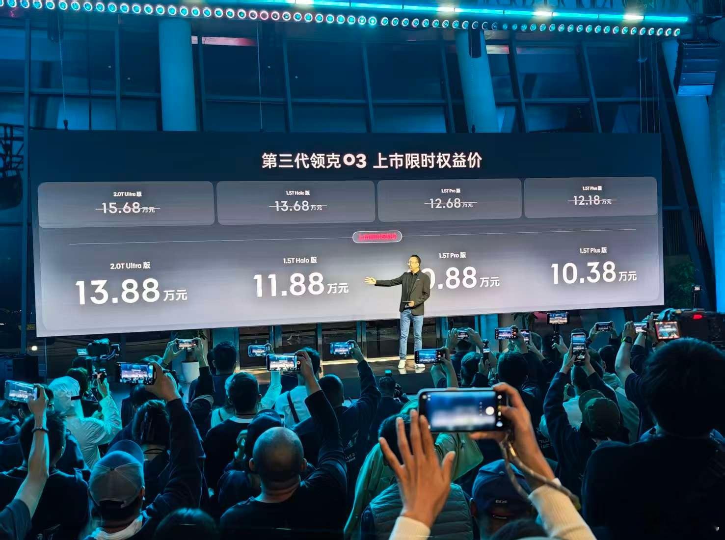 试完第三代领克032.0T，聊几句：1、2.0T的车型，变速箱从7DCT变成了