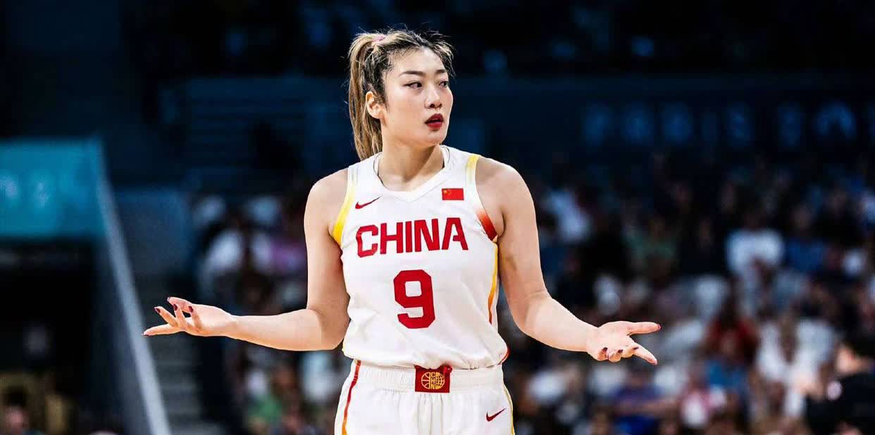 中国篮协和宫鲁鸣，没有给予李梦应有的尊重！李梦即使现在能力可能下滑了，