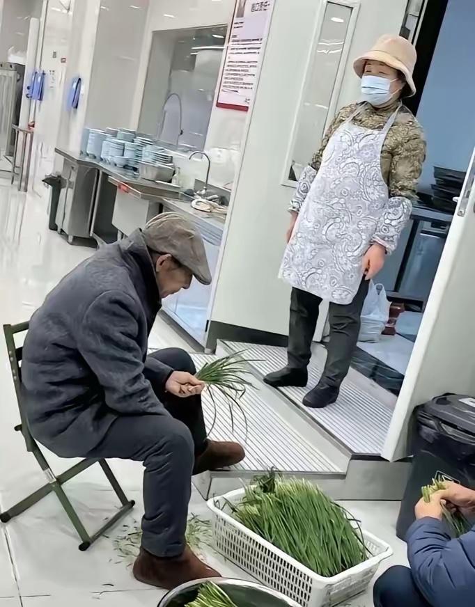 刘强东这家人藏不住了！章泽天怕是要跟着骄傲到睡不着，原来豪门最珍贵的从来不是财富