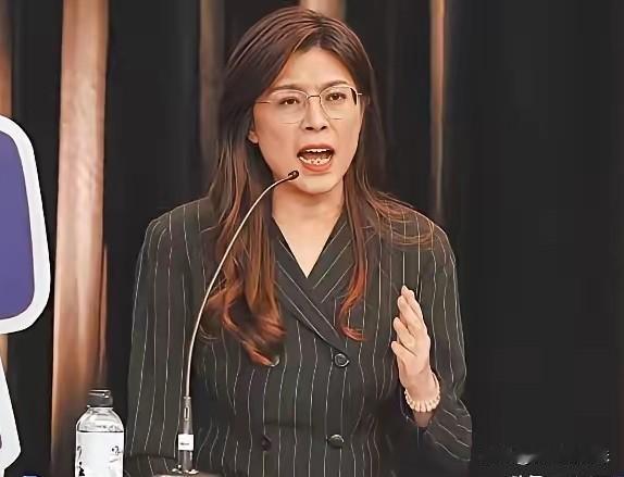 近日，郑丽文担心的事情又发生了。“立法院”原本没有通过的1.25万亿新台币的“防