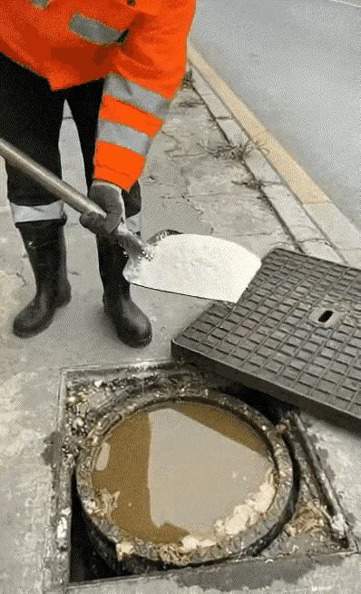 现在的人啊，挖就挖呗，为什么还要浪费一堆糖。