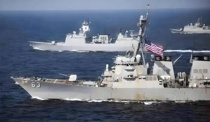 从今往后，即便中俄轰炸机抵近东京空域，哪怕中国舰艇在日本邻近海域例行巡航，驻扎在