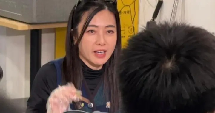 刘銮雄老婆甘比现身汕头餐馆吃生腌, 个子矮小, 看不出来45岁了!