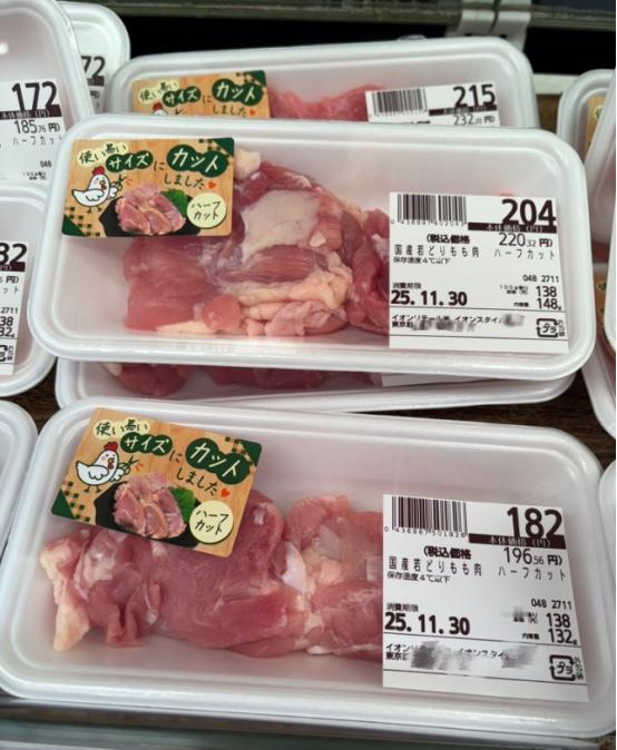 日本食品价格全面上涨，普通人被迫一再节衣缩食。为了照顾他们的经济能力（或者说掏空