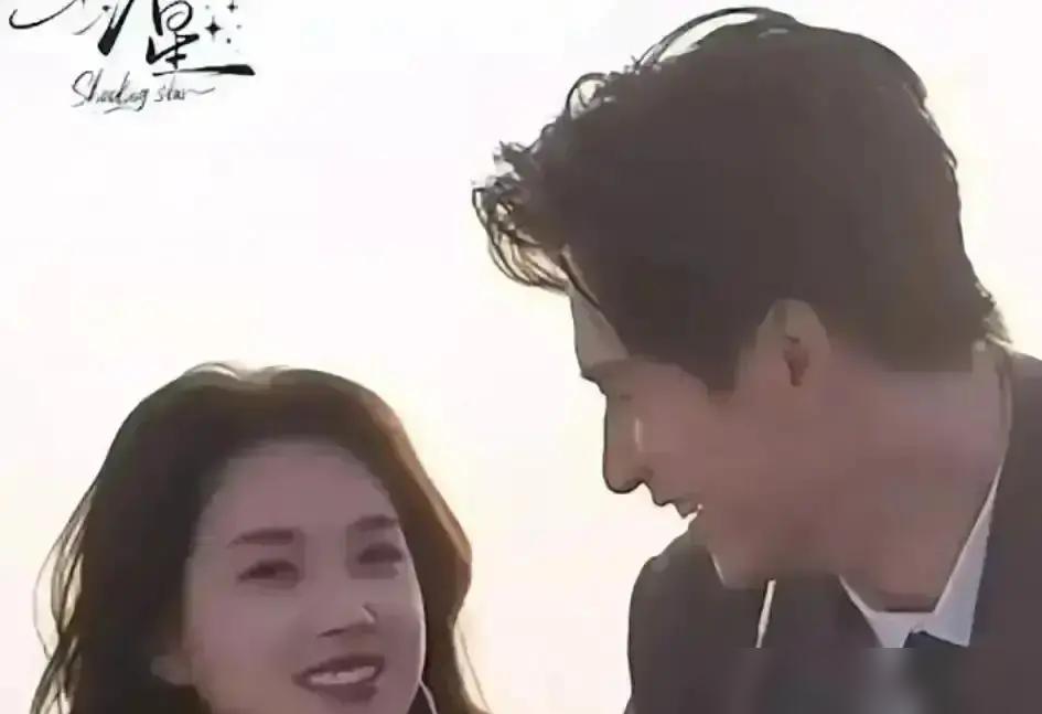 取关的瞬间。粉丝截图的手在抖。王皓祯和郭宇欣的名字之间，那条微博连线“啪”一声断