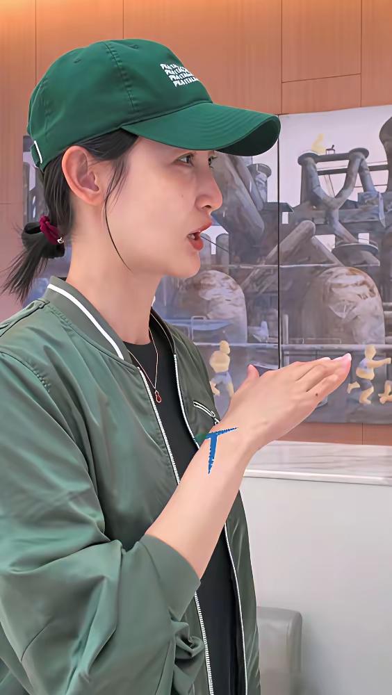 培养一个世界冠军，300万真只是敲门砖。闫安直播时说在北京养不起第二个孩子