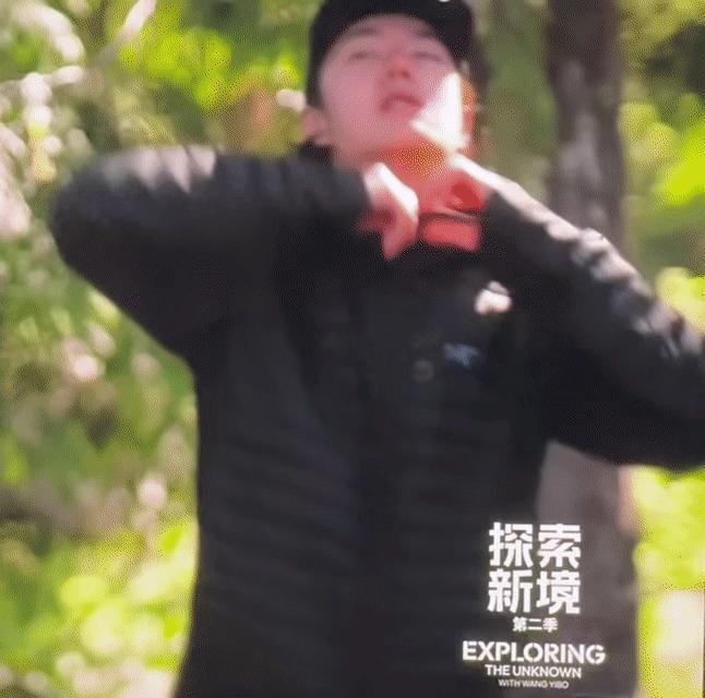 笑死了，果然“中二少年”欢乐多[笑着哭]看看“中二之魂”熊熊燃烧的最酷的那个酷盖