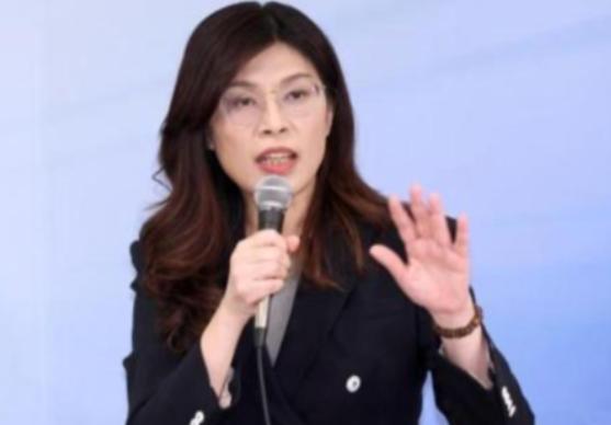 郑丽文现在估计肠子都悔青了。她后悔的不是向日本灾区伸了援手，也不是以个人名义捐了