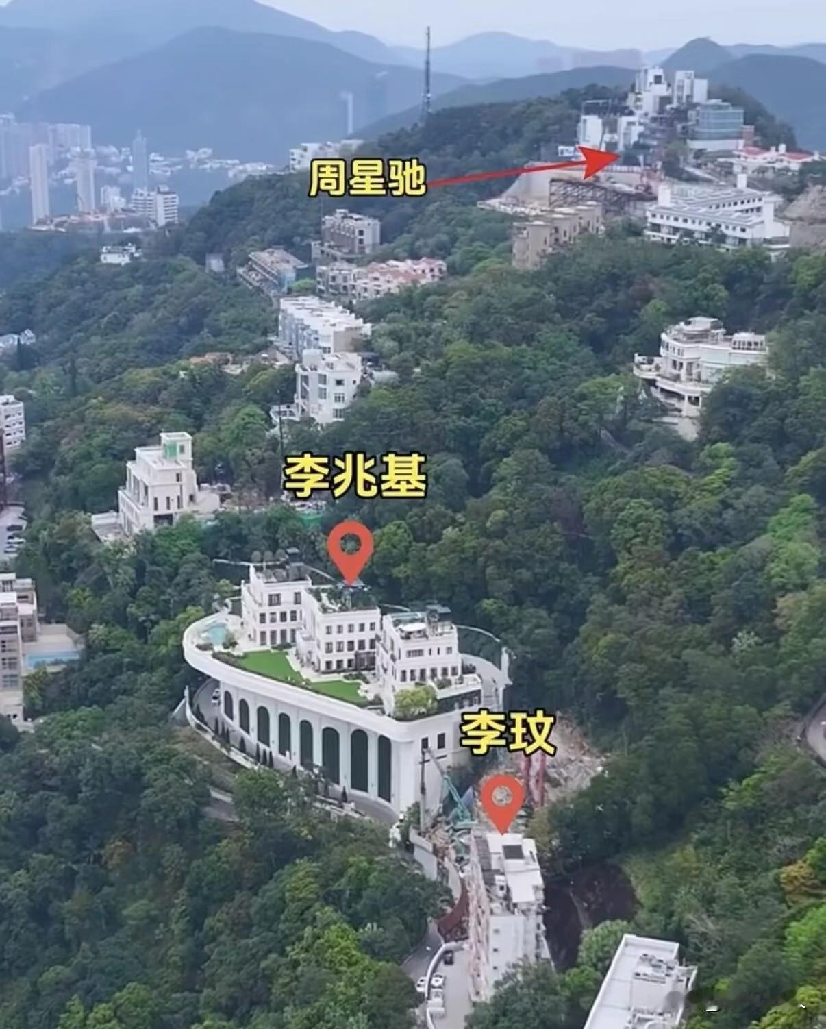 在香港待过的人都知道，这地方有个不成文的规矩，只有住在太平山顶的富豪，才配叫真正