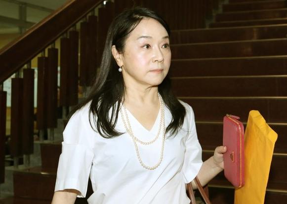 赖清德出访临时取消，周玉蔻批台“外交部”难辞其咎4月21日傍晚，赖清德办公