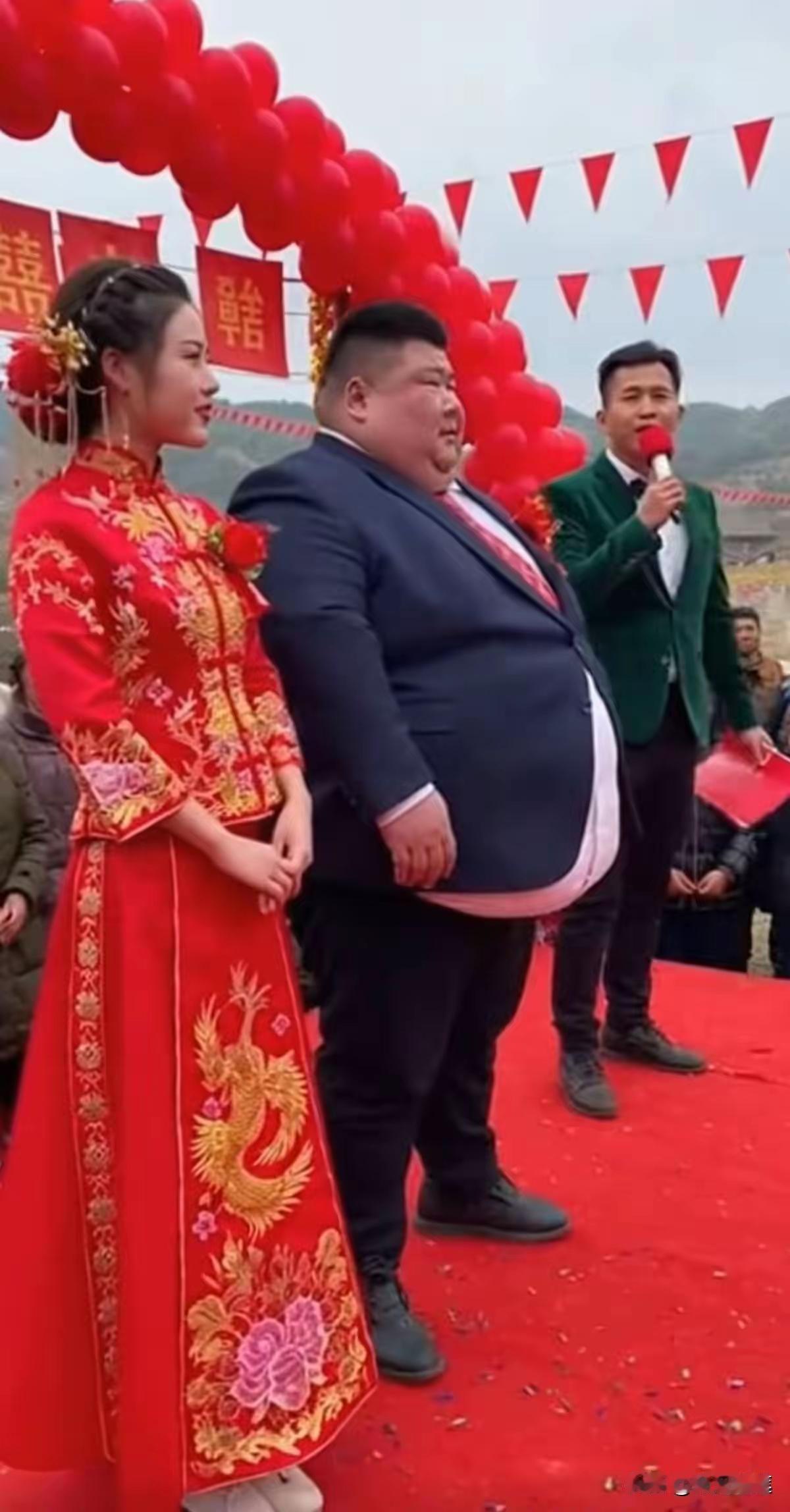 明明女方一点怀孕的迹象都没有，肚子平平毫无波澜，没曾想他反倒捷足先登，先一步怀上