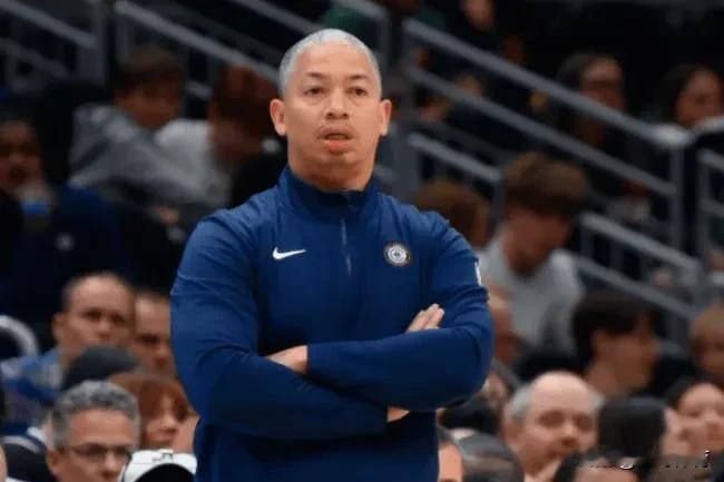 柯林斯到底哪里得罪鲈鱼了，管理层到底要怎么才能裁掉鲈鱼？小卡和比尔都不打，宁愿让