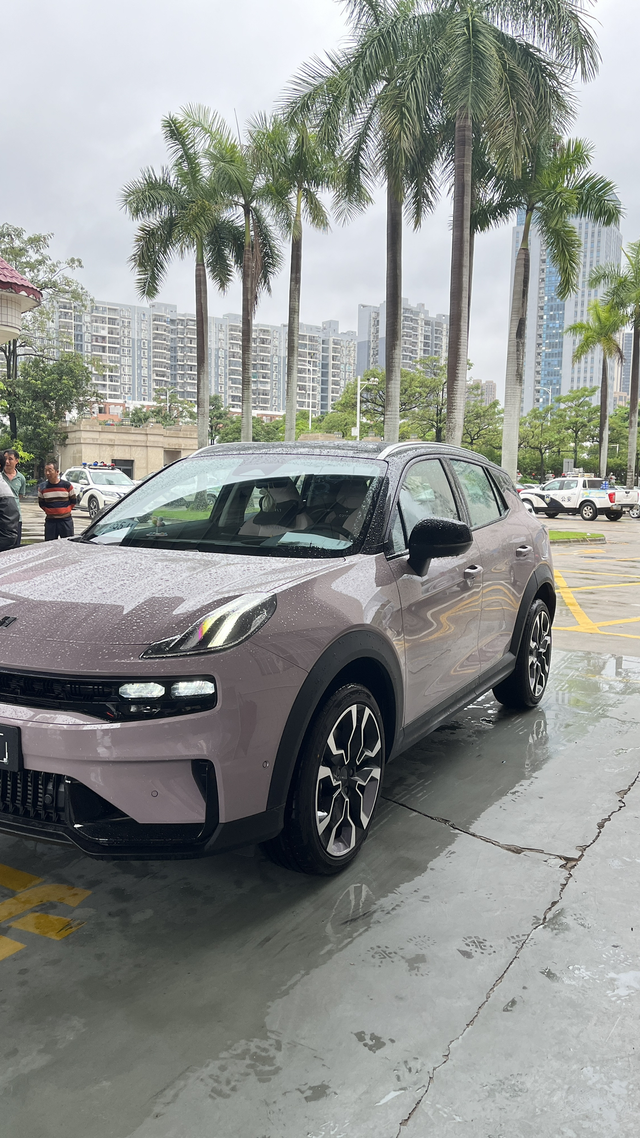 开了快1600公里了，领克06用车分享购车过程：开始奔着03去的，进店第一眼看