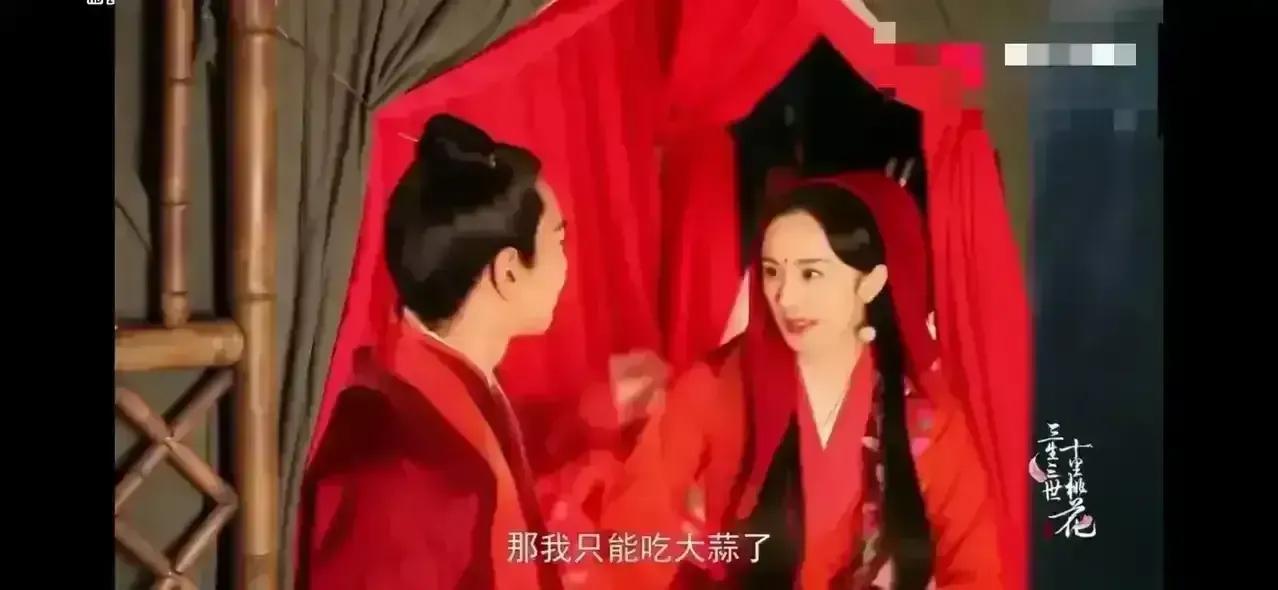 当年杨幂与赵又廷在合作《三生三世十里桃花》时，其中两人有一段吻戏，当时杨幂正准备
