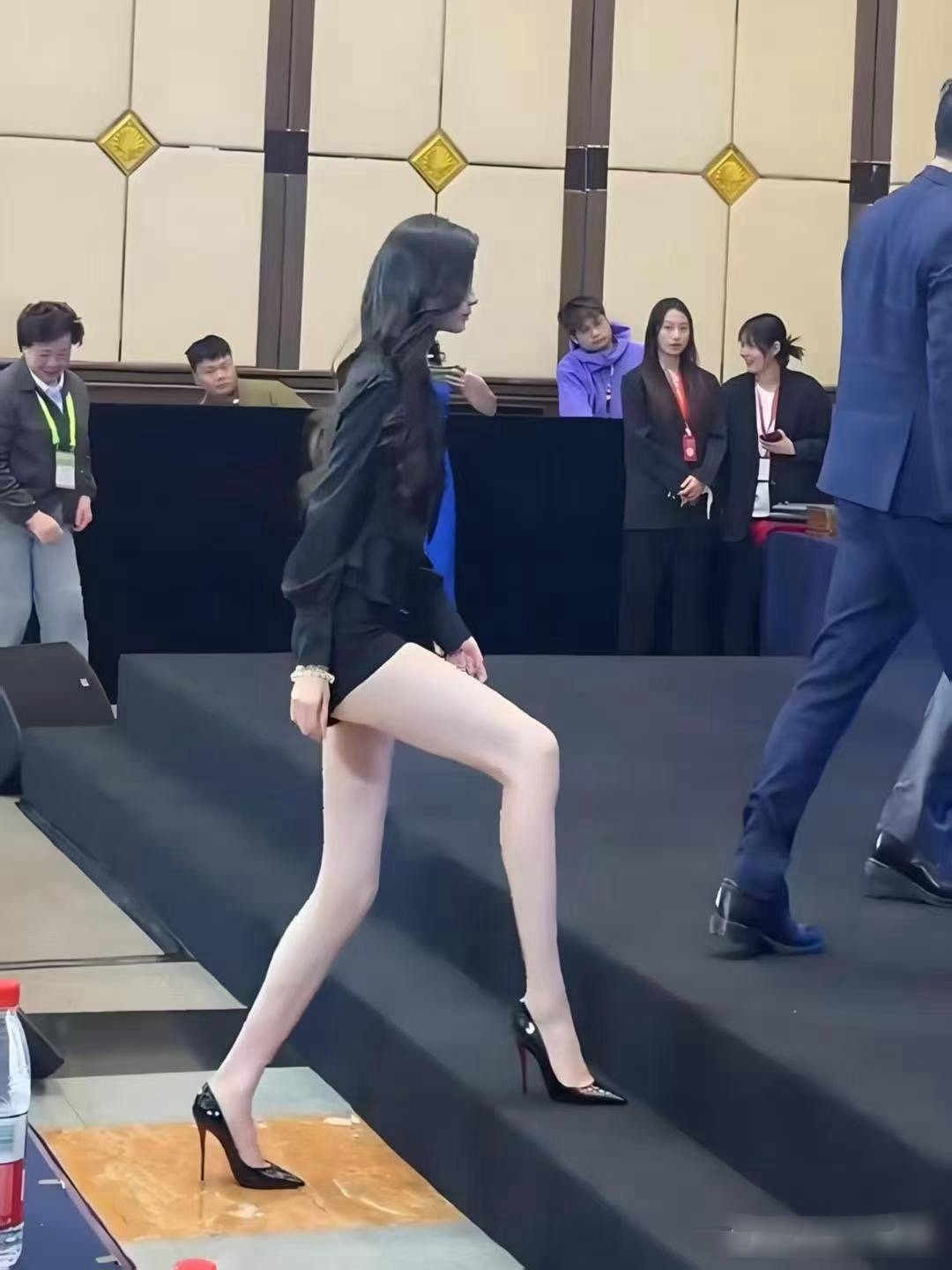 这个腿是天花板级别
