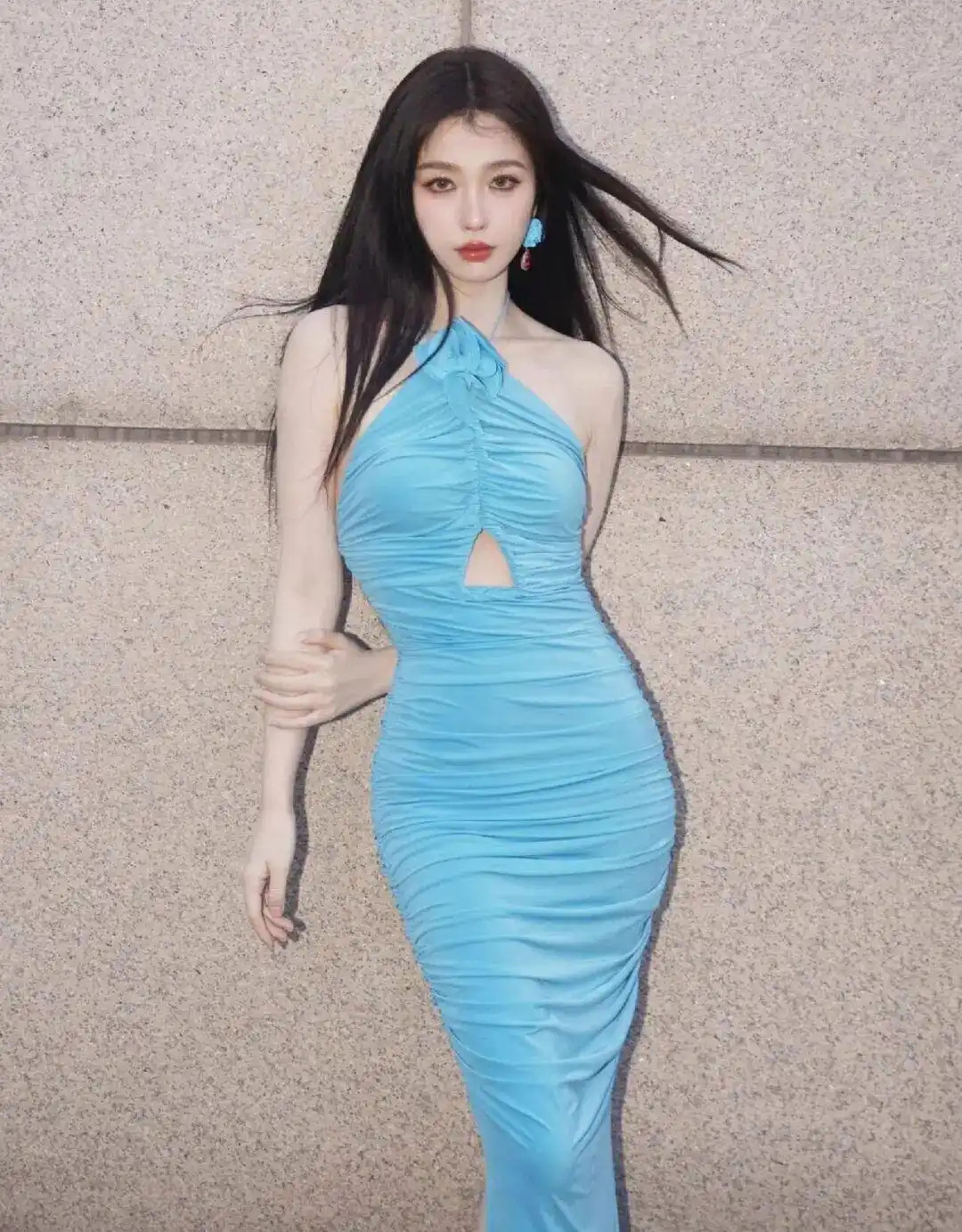 虞书欣你这腰臀比杀疯了，内娱卡戴珊非你莫属！​​​