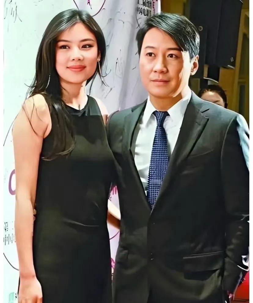 看了港媒的八卦报道，终于理解黎明为何与乐基儿分开了！黎明和乐基儿的年龄相差