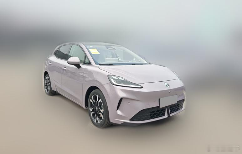 MG4买车情报：1，这家店客流60%是看MG4的。去年MG4完全没现车，客户订车