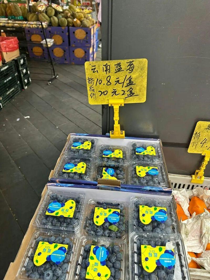 《科普中国》官方发文：不建议买超大蓝莓。蓝莓价格大跳水，大家抢着买超大颗的补营