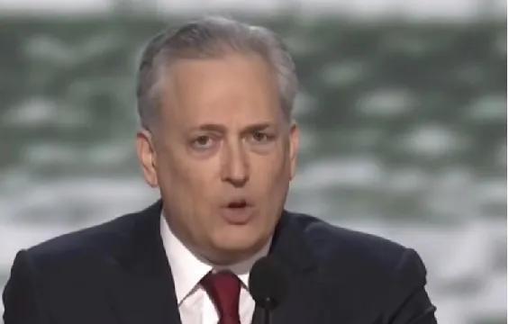 美国这次着急了！美国白宫总统顾问萨尔斯公开表示，中国在半导体设计能力方面最多只比