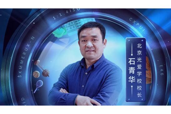 安徽，一女孩幼年被母亲抛弃。爸爸跑到北京蹬三轮。她跟常年有病的奶奶捡破烂。7岁在